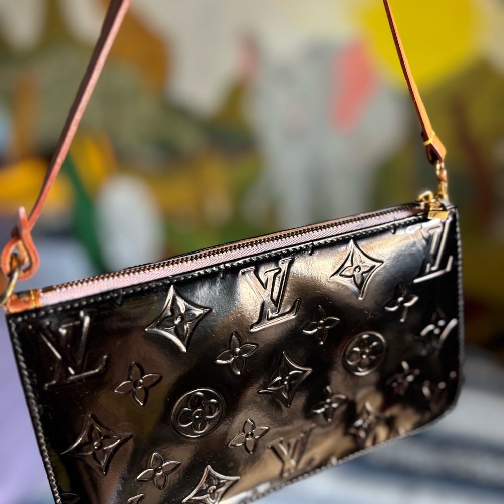 💯 Authentic Louis Vuitton Black Vernis  Shoulder Bag with Brown Strap